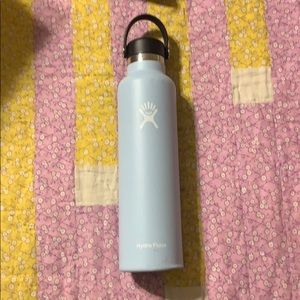 24 oz Hydroflask!